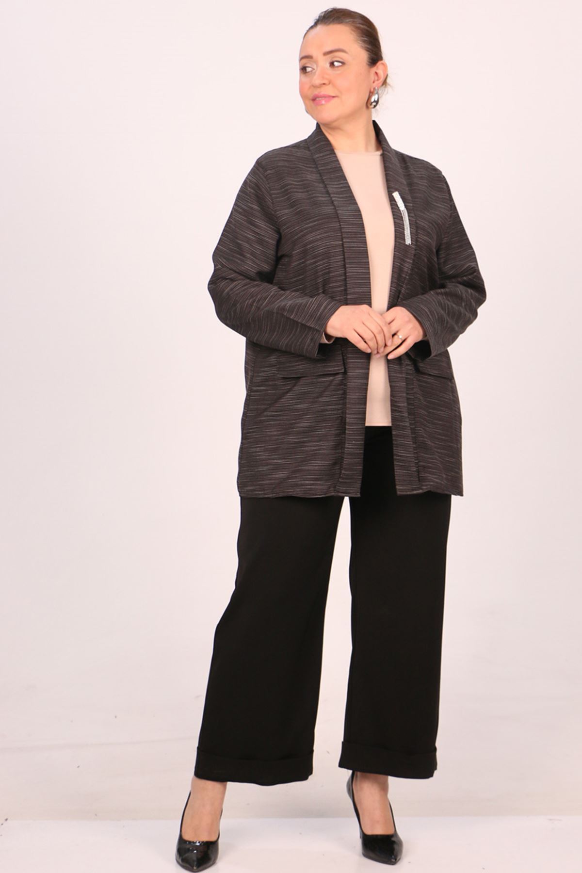 F-43021 Büyük Beden Çıkabilir Broş'lu Dokuma Kumaş Kısa Ceket-Kırçıllı Siyah