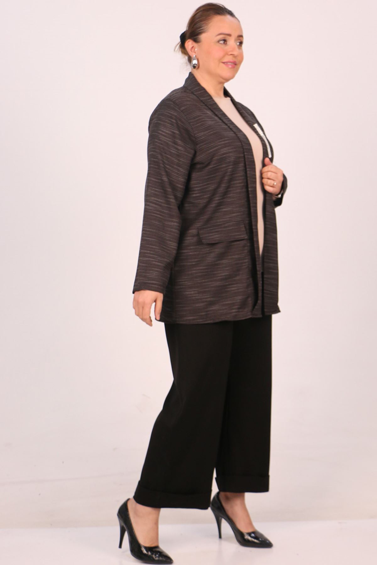 F-43021 Büyük Beden Çıkabilir Broş'lu Dokuma Kumaş Kısa Ceket-Kırçıllı Siyah