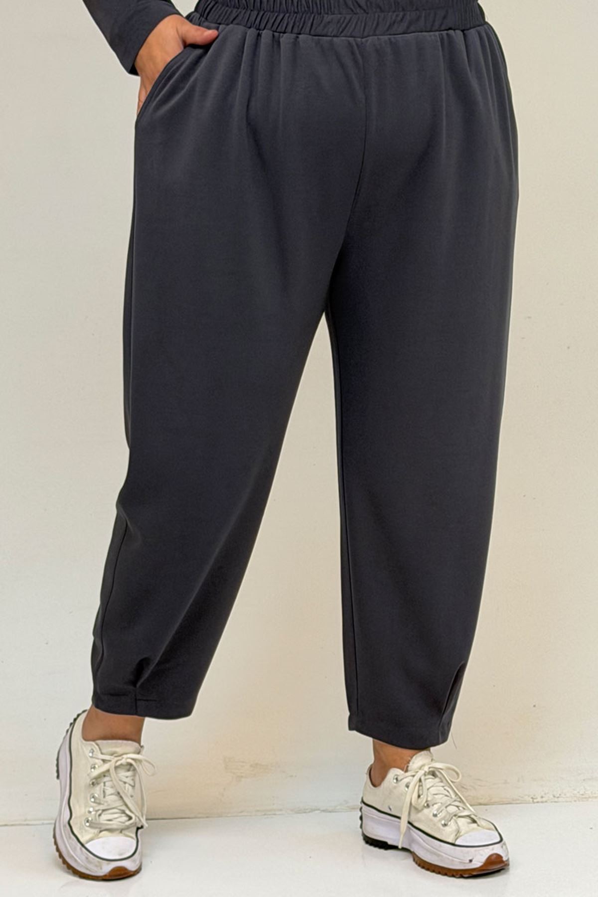 47076 Büyük Beden Belinde Lastik Detaylı Yarım Patlı Pantolonlu Takım - Antrasit