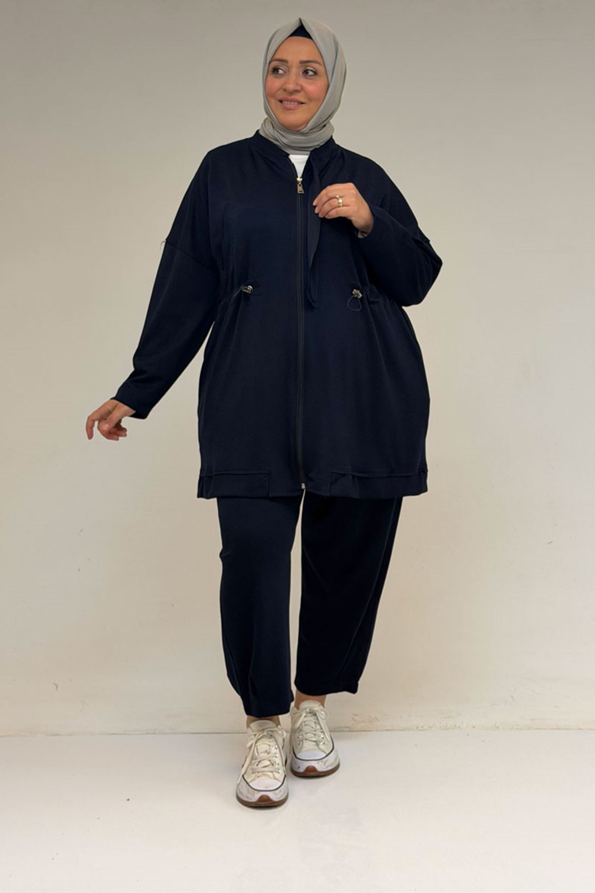 47076 Büyük Beden Belinde Lastik Detaylı Yarım Patlı Pantolonlu Takım - Lacivert