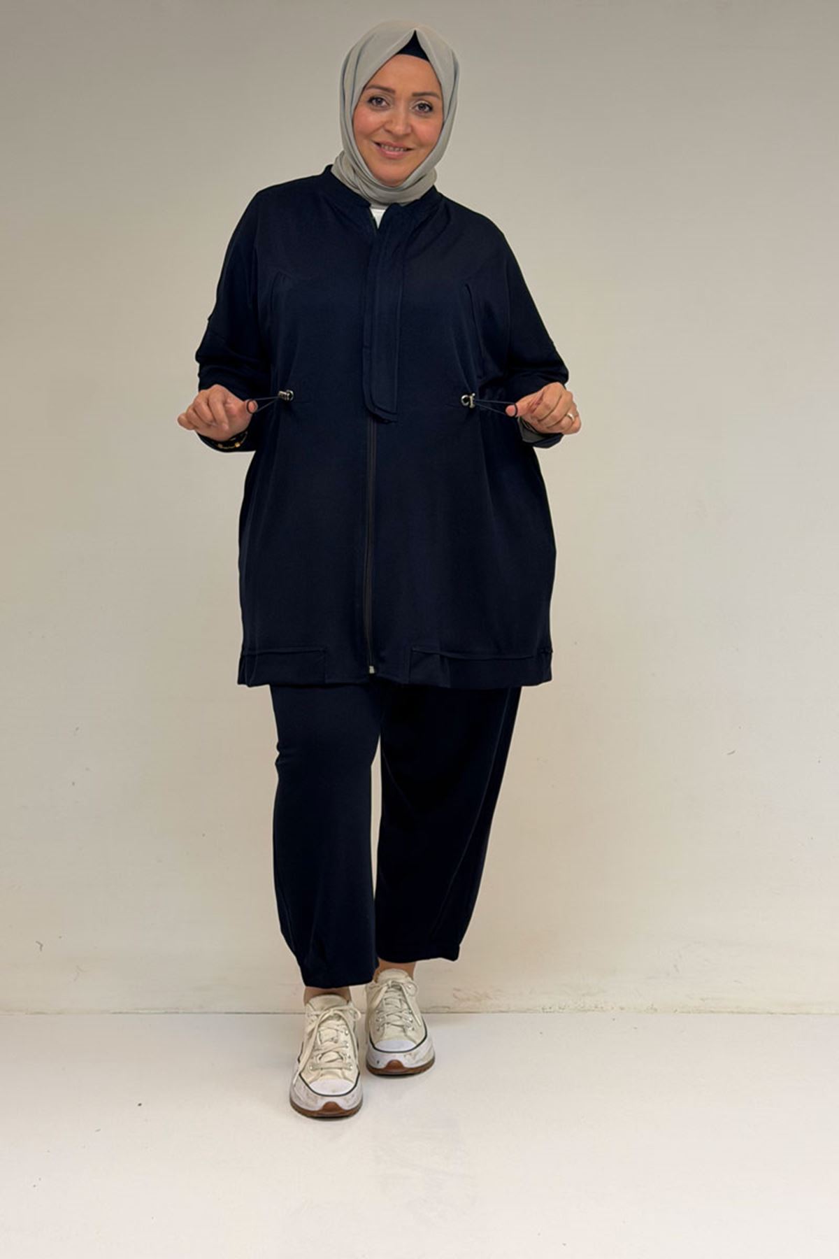 47076 Büyük Beden Belinde Lastik Detaylı Yarım Patlı Pantolonlu Takım - Lacivert