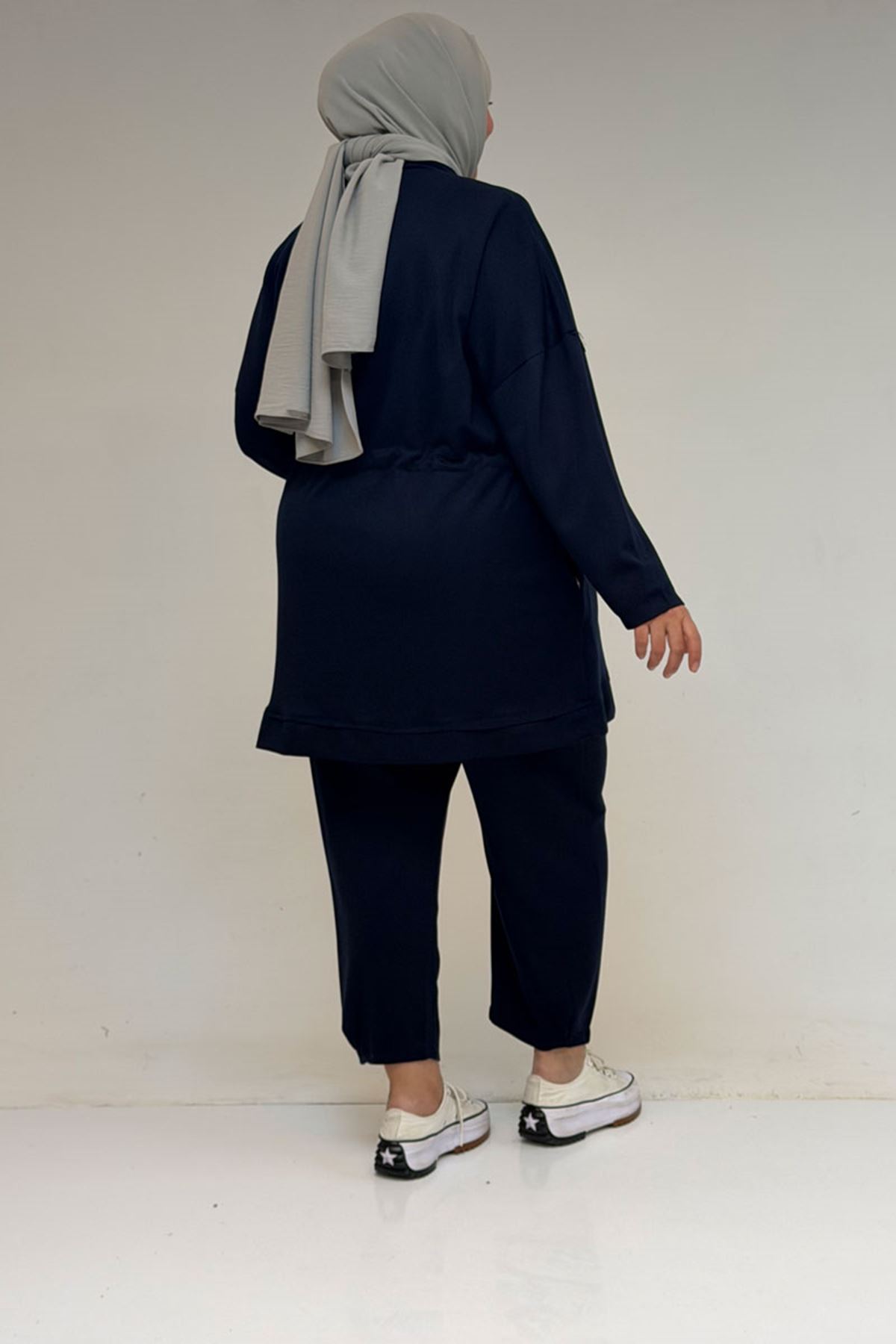 47076 Büyük Beden Belinde Lastik Detaylı Yarım Patlı Pantolonlu Takım - Lacivert