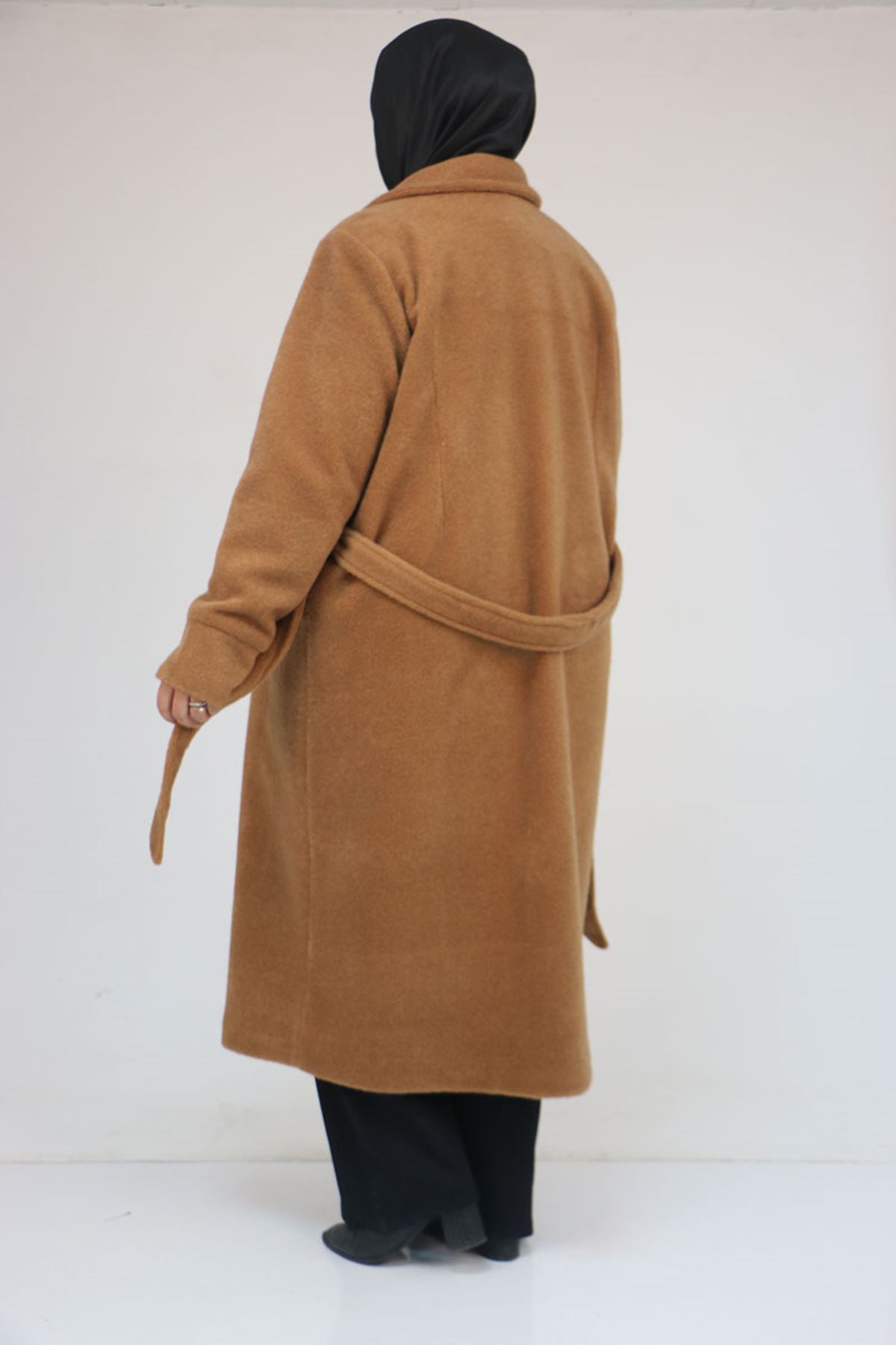 53049 Büyük Beden Keçe Kalın Manşetli Kaban - Taba