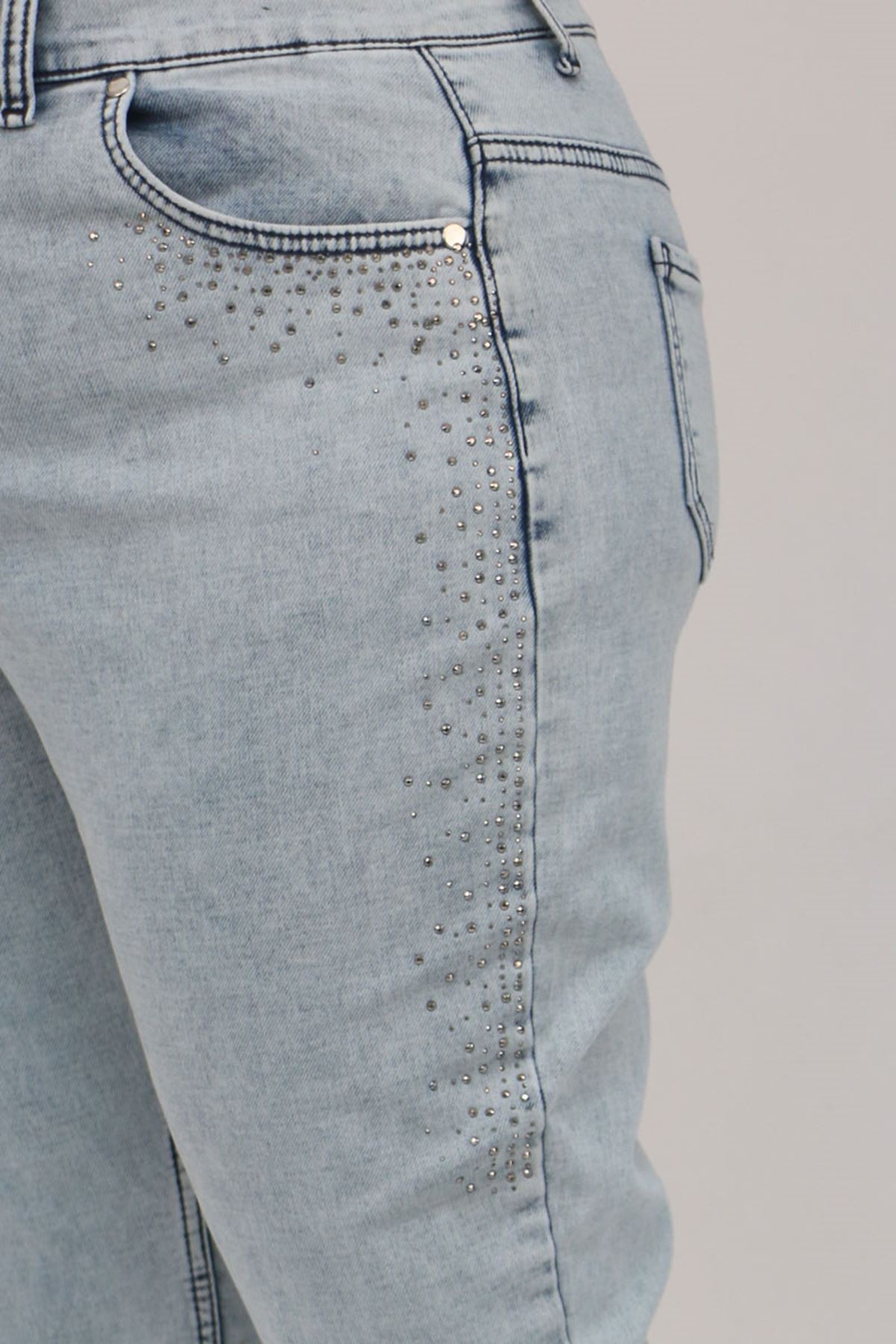 9204-1 Büyük Beden Kemerli Taş Detaylı Kot Pantolon - Kar Yıkama Buz Mavi