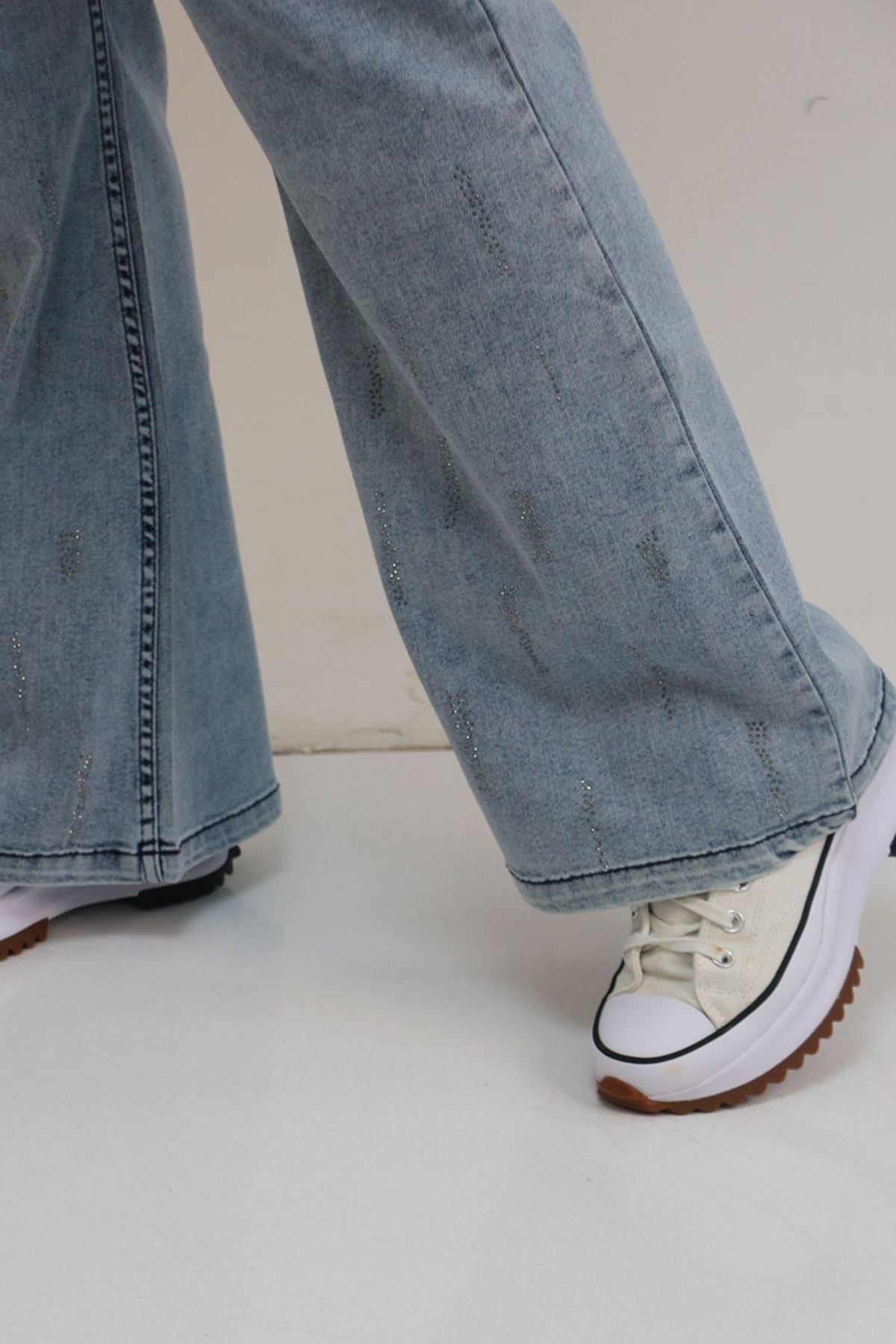 9203-1 Büyük Beden Kemerli Paçası Taş Detaylı Kot Pantolon -Kar Yıkama Mavi