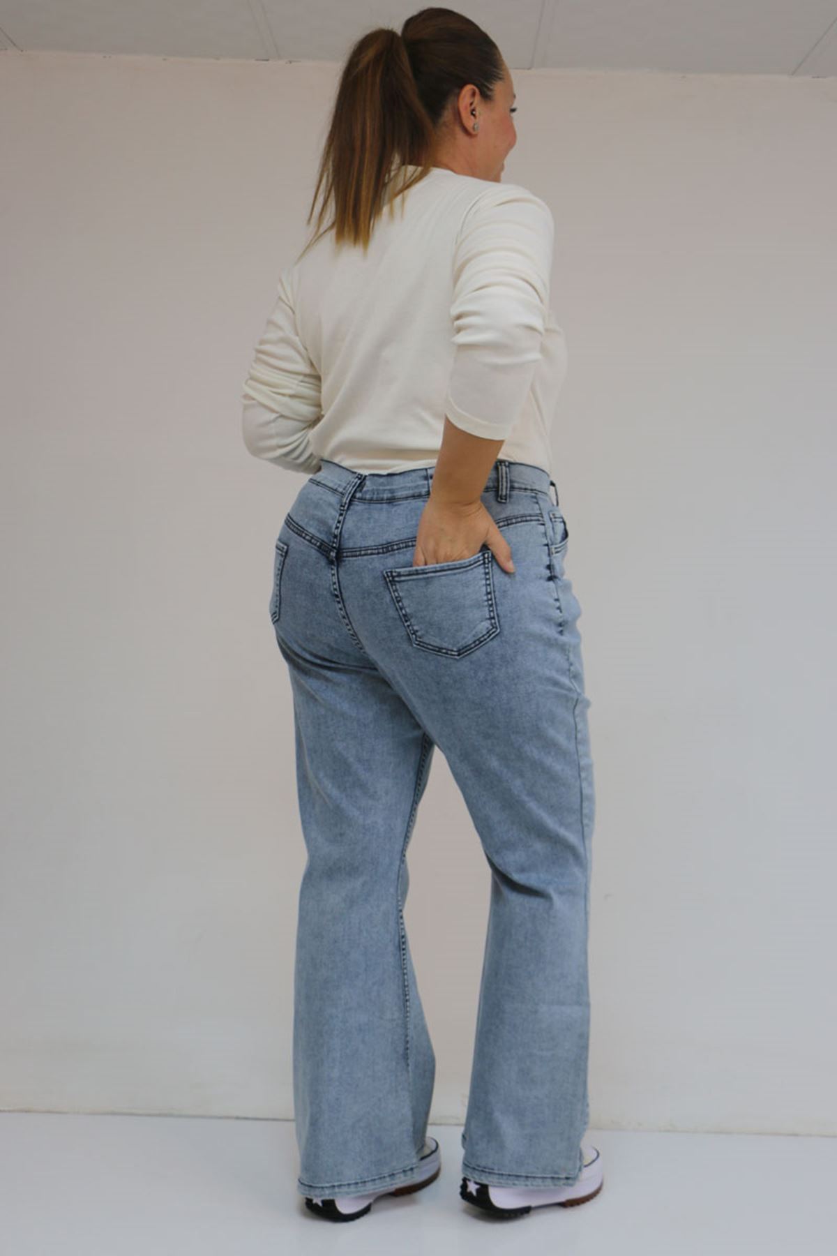 9203-1 Büyük Beden Kemerli Paçası Taş Detaylı Kot Pantolon -Kar Yıkama Mavi