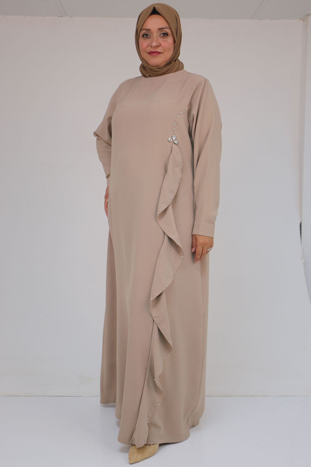 52016 Büyük Beden Önü Fırfırlı Taş Detaylı Krep Elbise - Bej