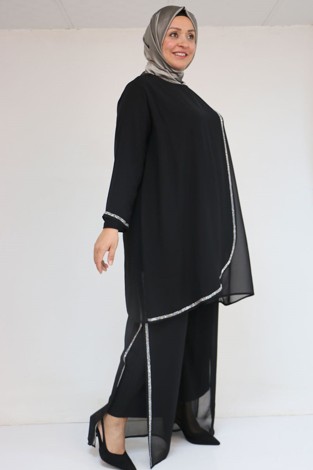 47064 Büyük Beden Taş Baskı Detaylı Sandy Şifon Pantolonlu Takım - Siyah