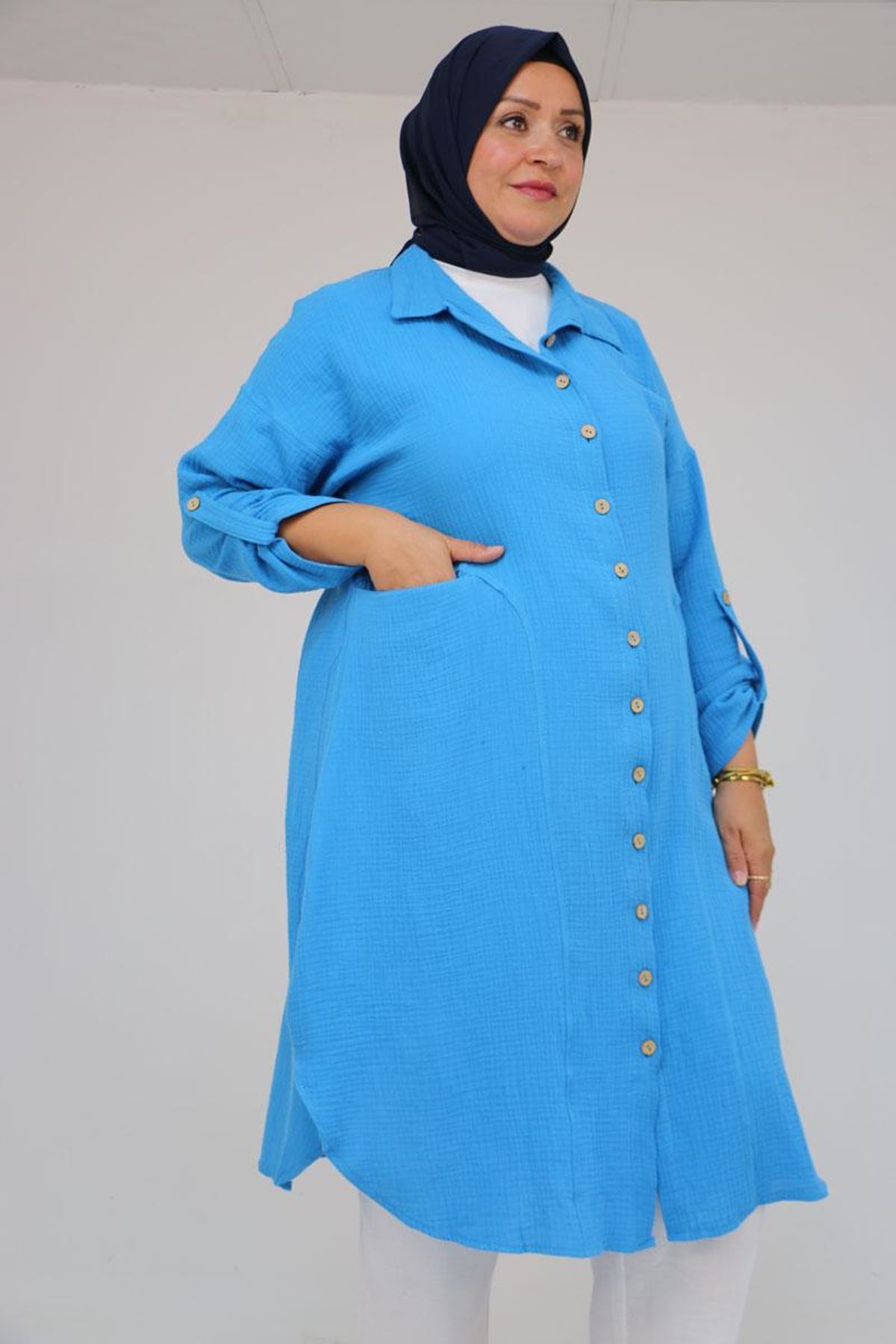 58071-1 Büyük Beden Önleri Torba Cepli Müslin Gömlek - Mavi