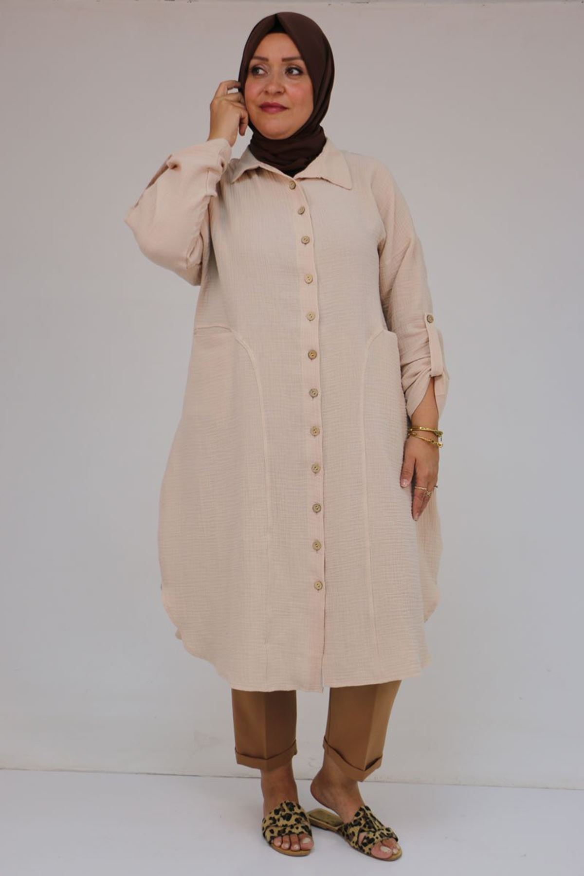 58071-1 Büyük Beden Önleri Torba Cepli Müslin Gömlek - Bej