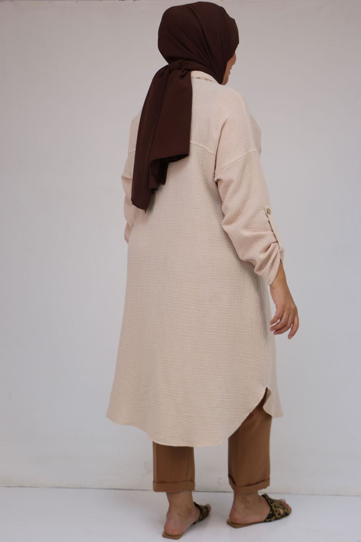 58071-1 Büyük Beden Önleri Torba Cepli Müslin Gömlek - Bej