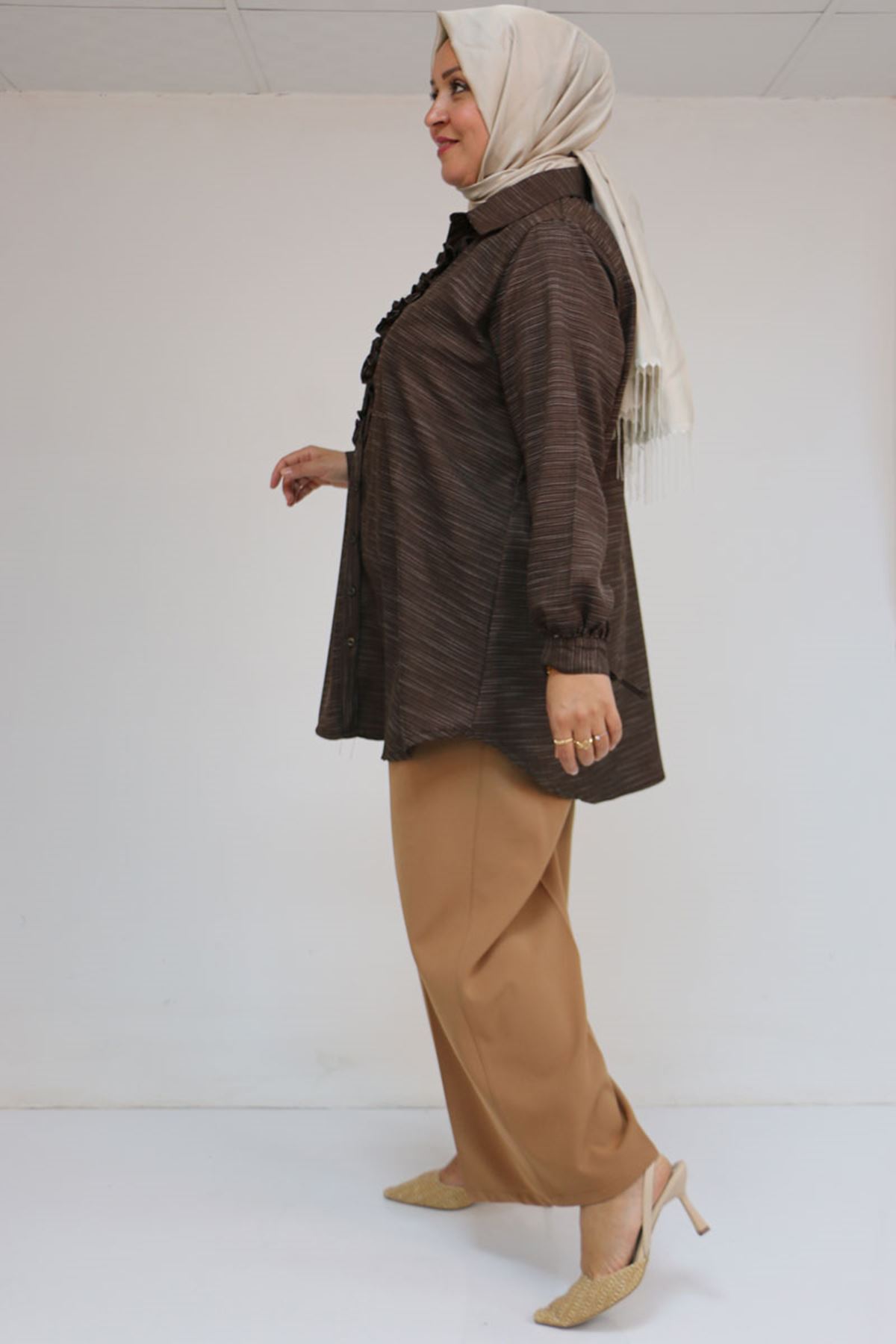 58075 Büyük Beden Önü Fırfır Detaylı Erkek Yaka Gömlek - Kahve Kırçıllı