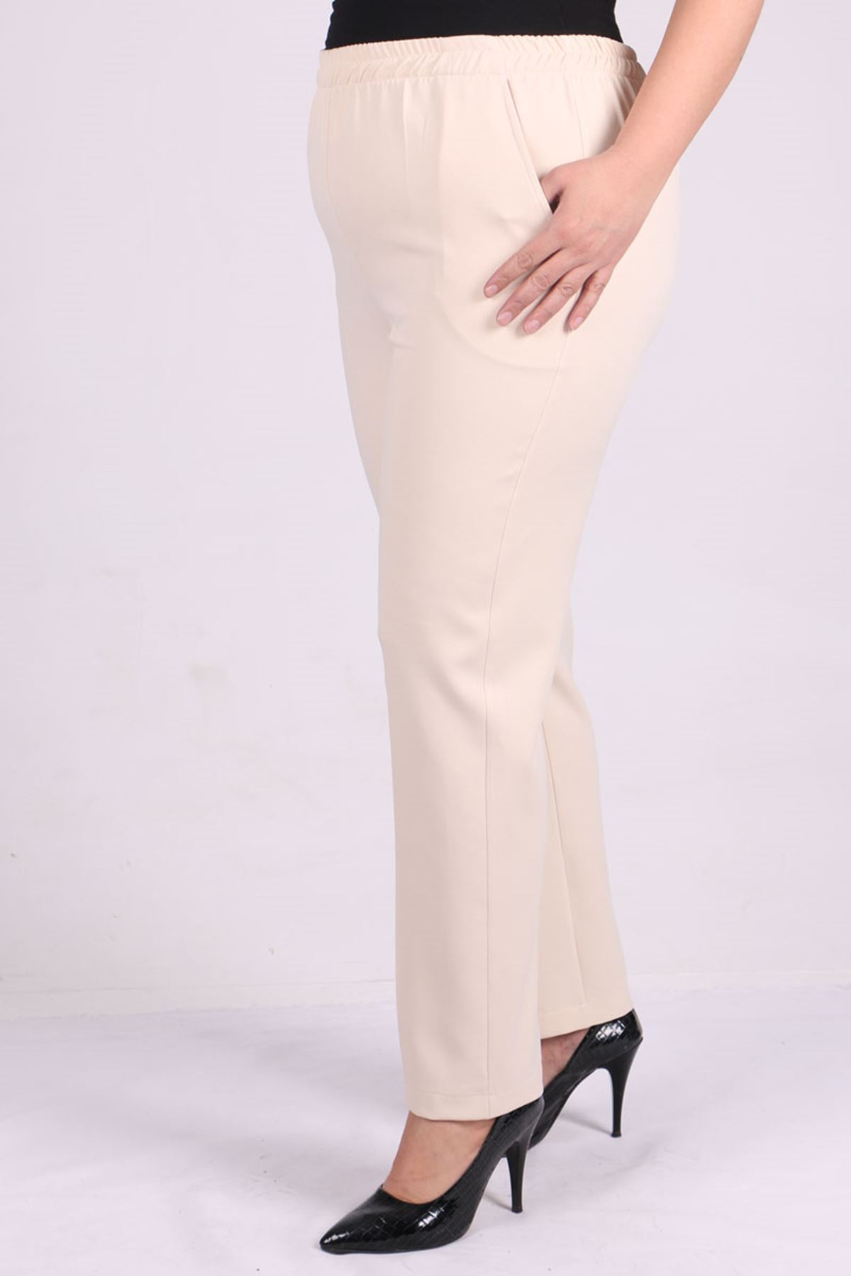 9025 Büyük Beden Beli Lastikli  Boru Paça Pantolon - Taş