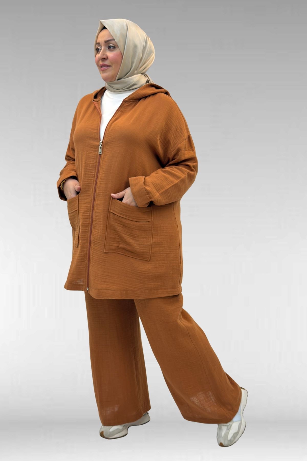 67035 Büyük Beden Kapşonlu Fermuarlı Müslin Pantolonlu Takım - Tarçın