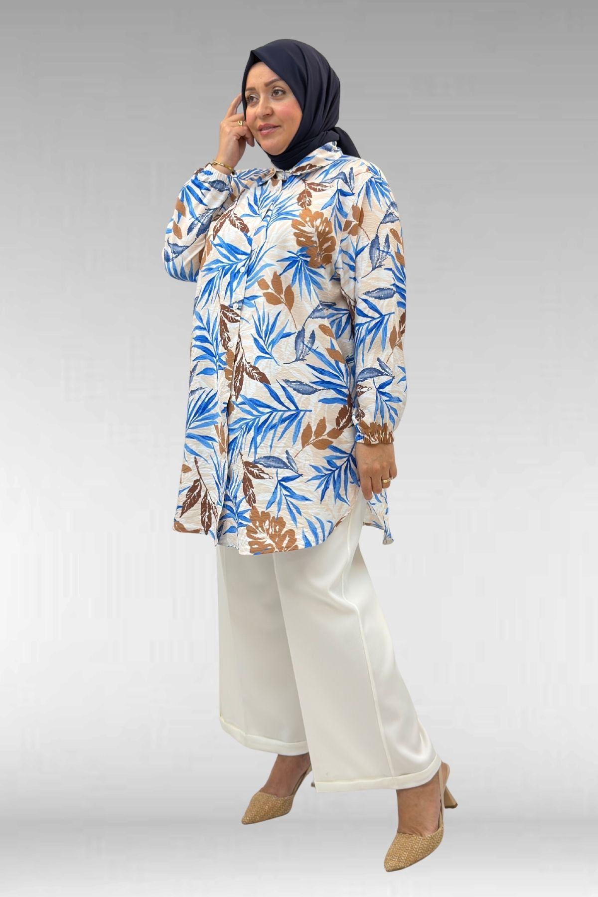 68010 Büyük Beden Yanları Yırtmaçlı Kolları Lastikli Mango Tunik - Yaprak Desen Vizon