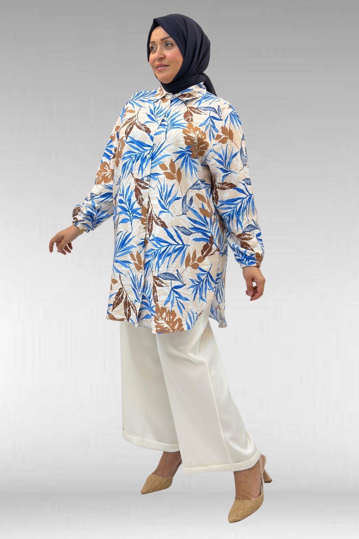 68010 Büyük Beden Yanları Yırtmaçlı Kolları Lastikli Mango Tunik - Yaprak Desen Vizon