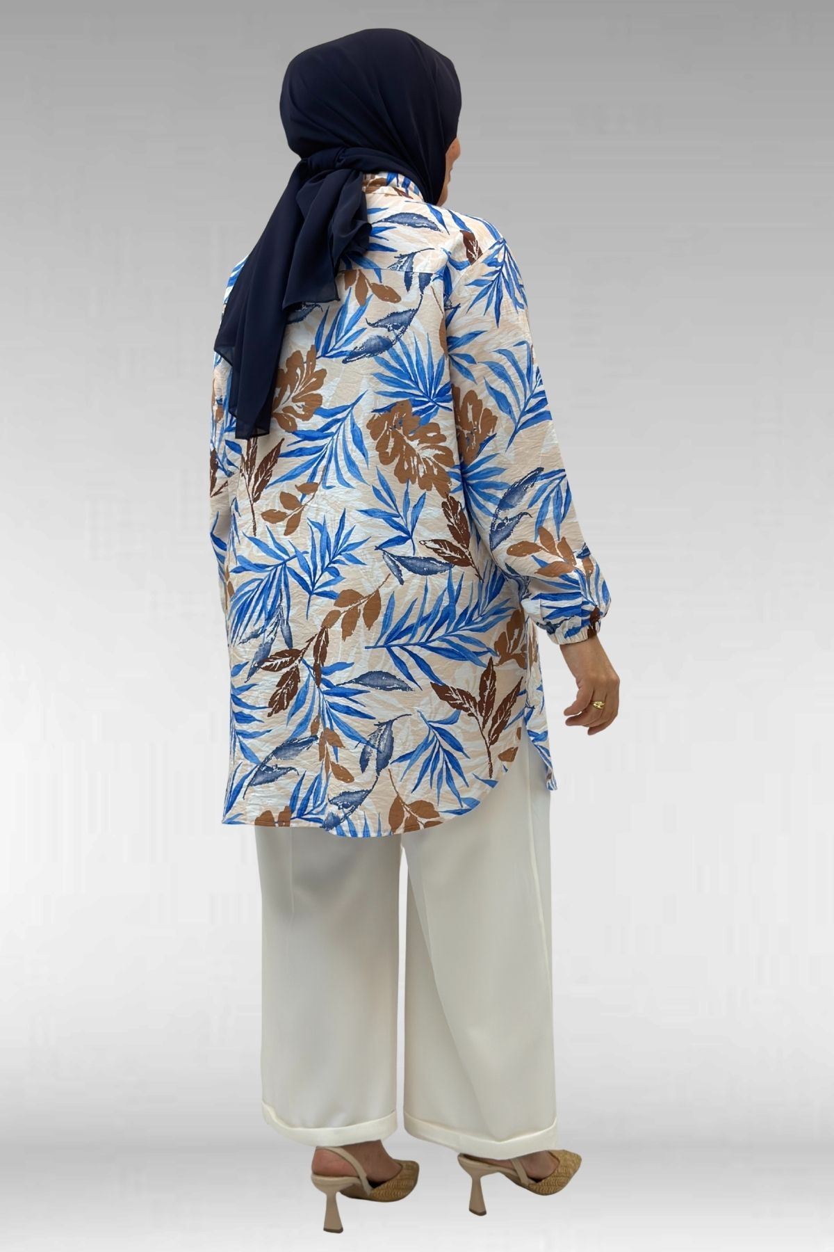 68010 Büyük Beden Yanları Yırtmaçlı Kolları Lastikli Mango Tunik - Yaprak Desen Vizon