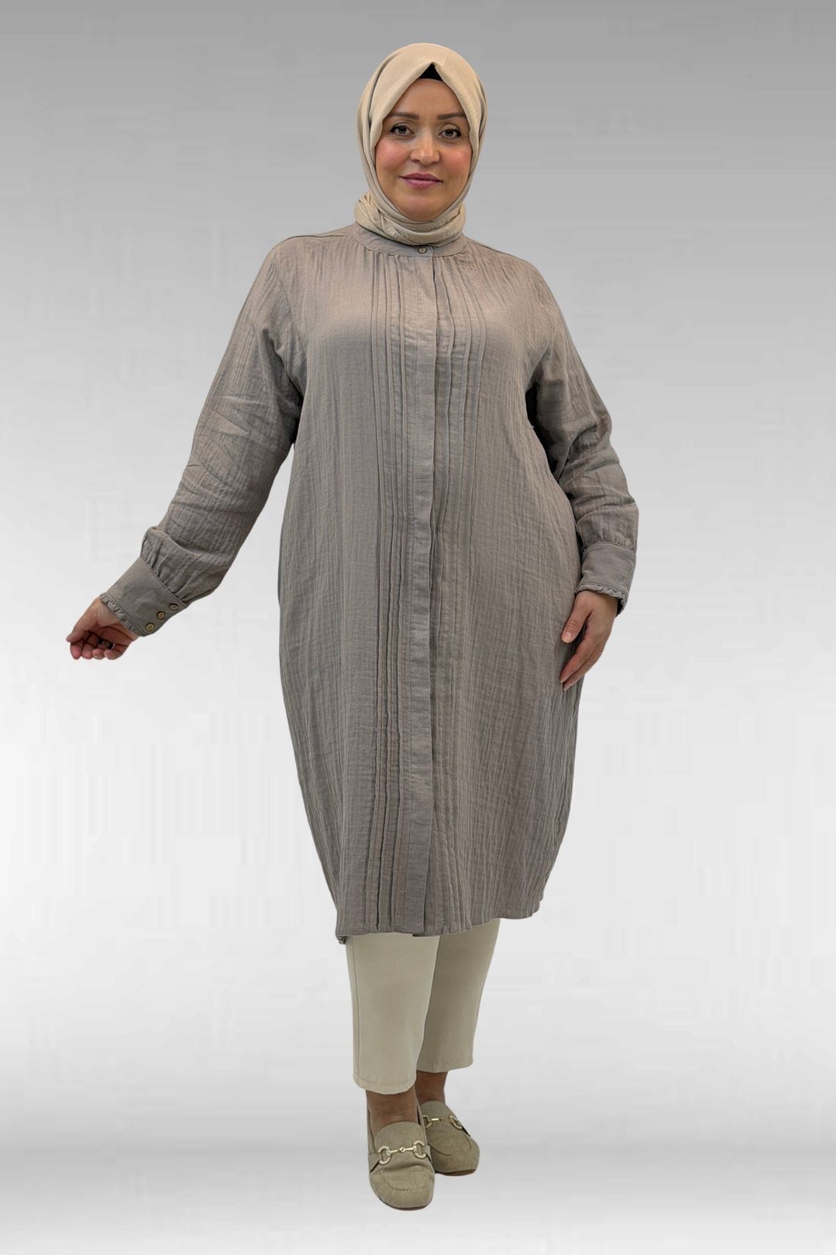 68022 Büyük Beden Boydan Pile Detaylı Müslin Gömlek - Vizon