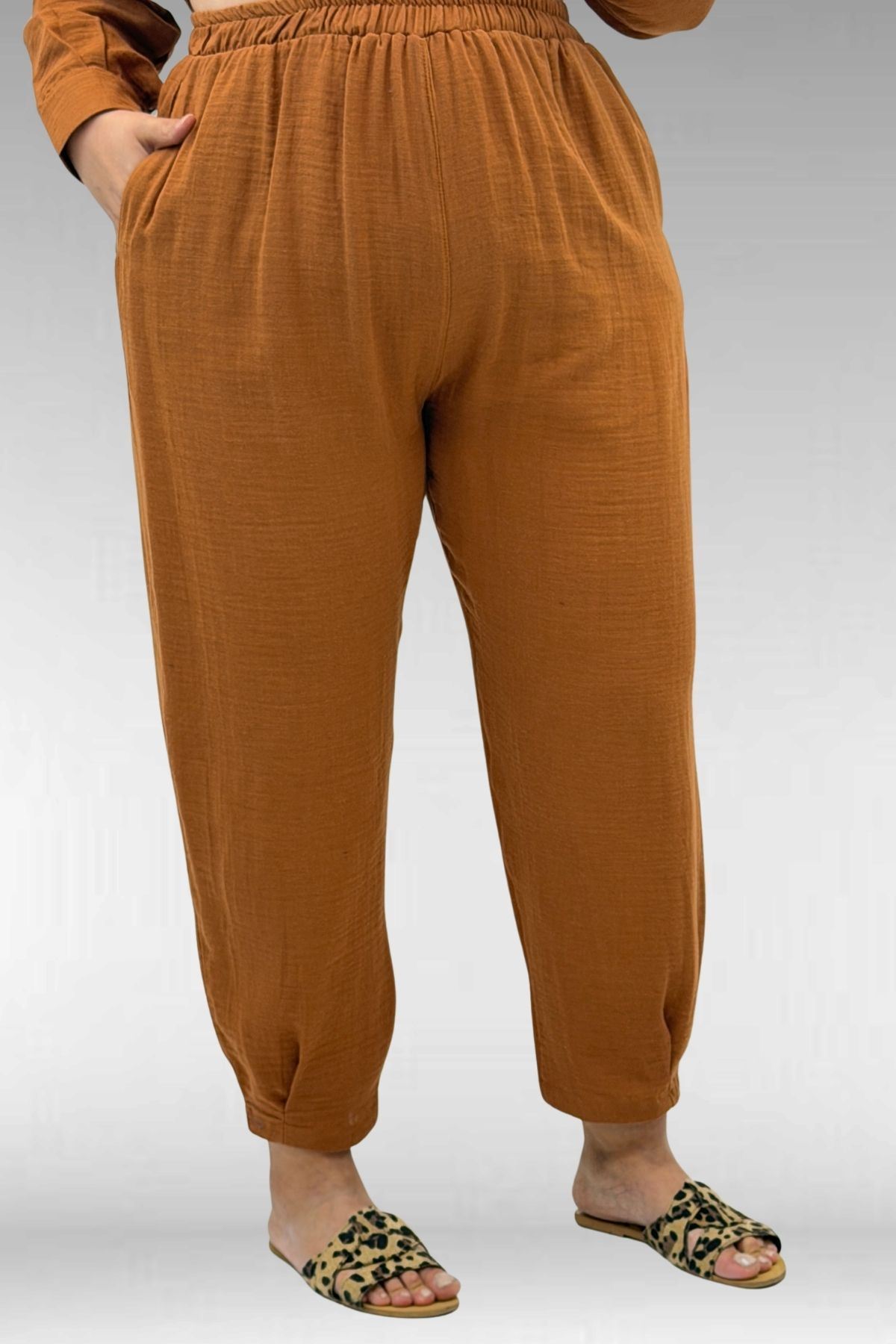 67036 Büyük Beden Cepli Düğmeli Müslin Pantolonlu Takım - Tarçın