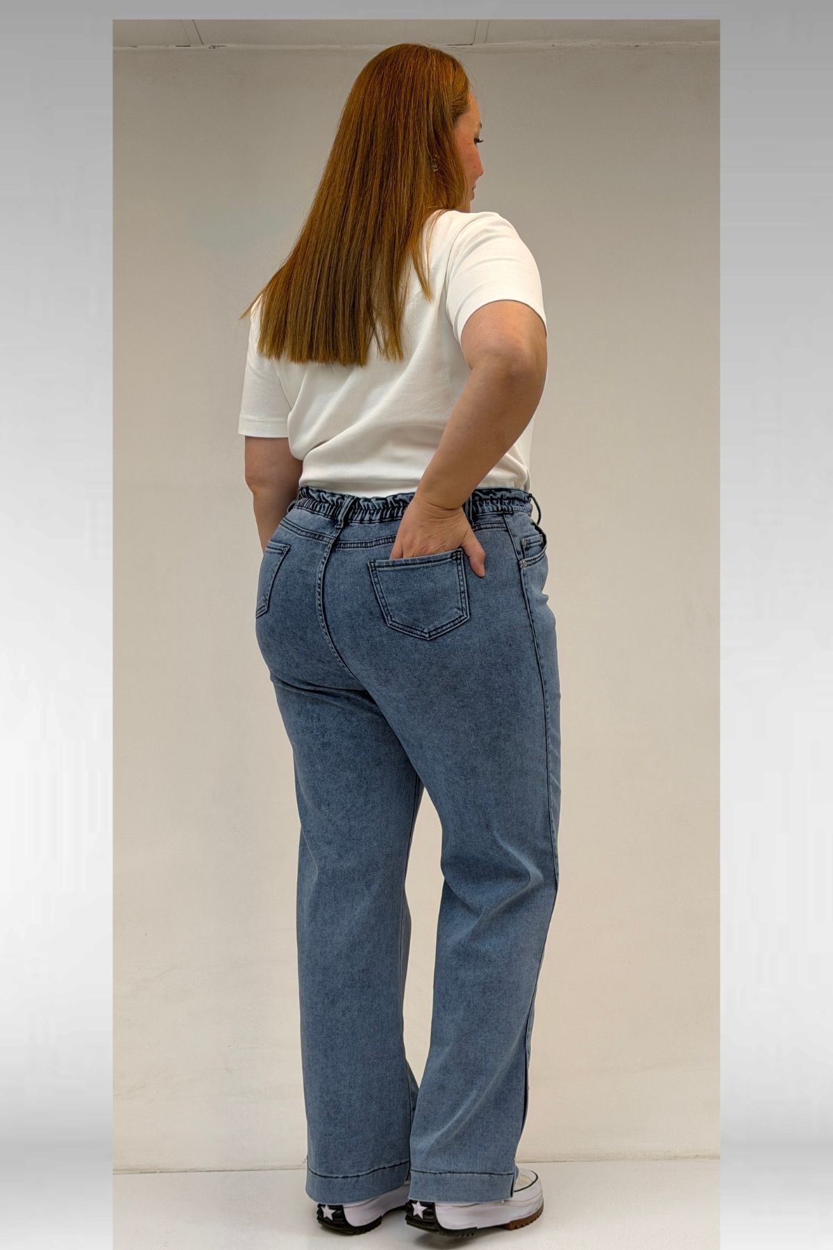 59024 Büyük Beden Paçasında Taş Detaylı Kot Pantolon - Açık Mavi