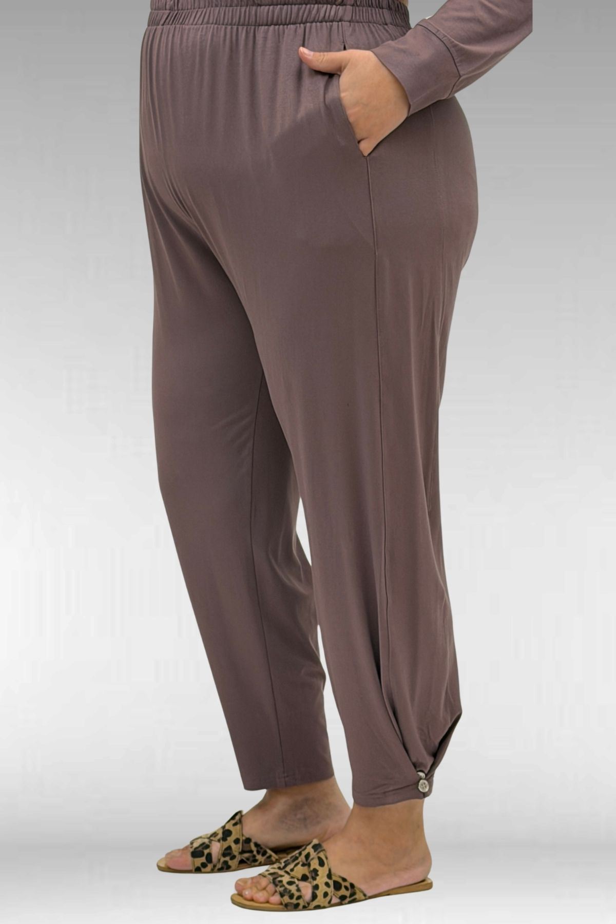 67041 Büyük Beden Düğme Detaylı Penye Pantolonlu Takım - Vizon