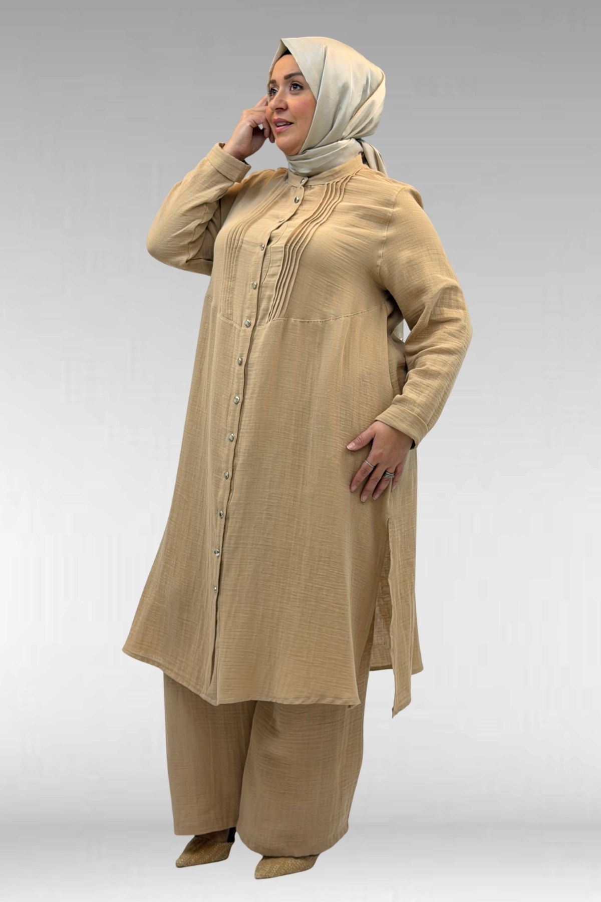 67023 Büyük Beden Önü Pile Detaylı Müslin Pantolonlu Takım - Bej