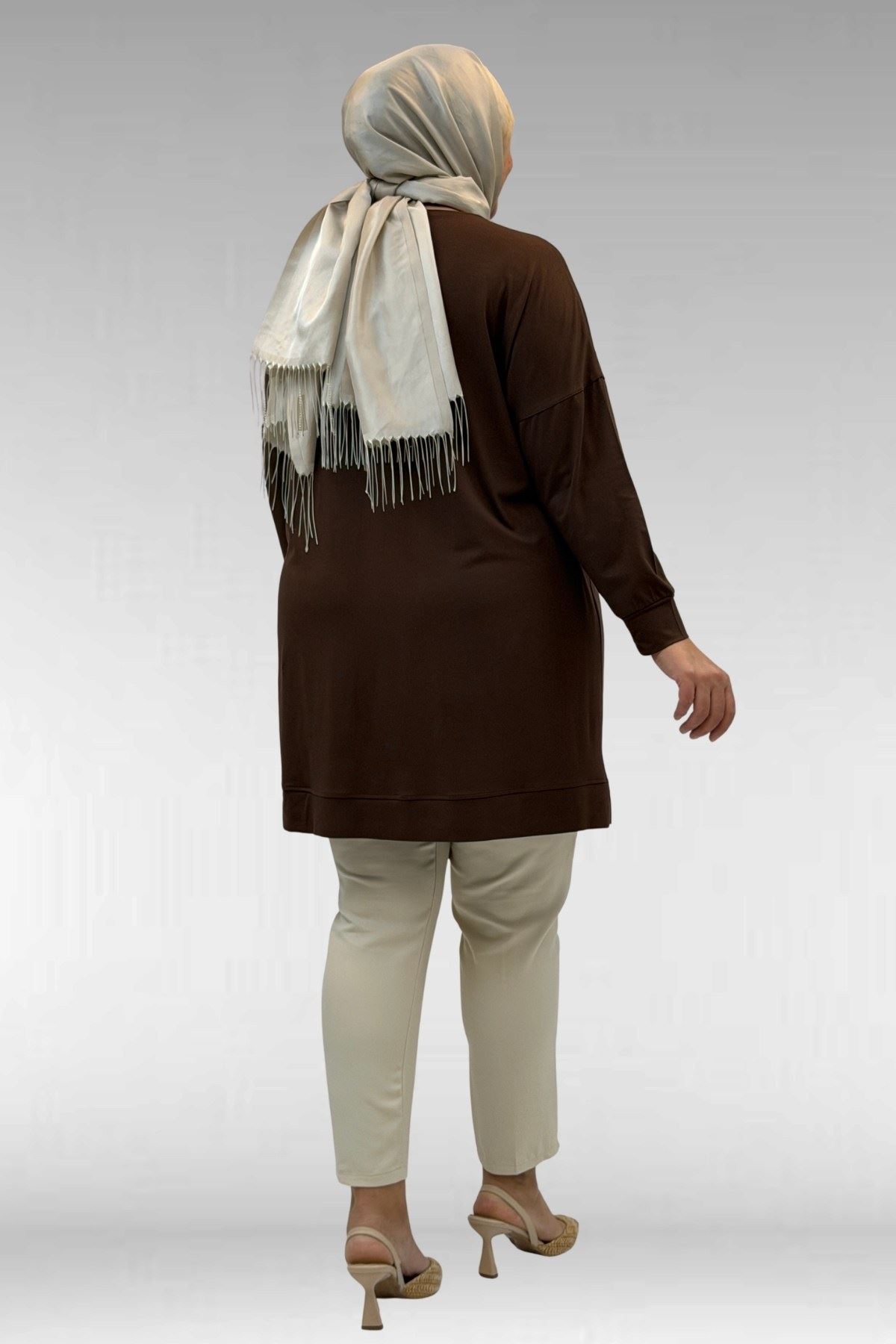 58013 Büyük Beden Önü Yıldız Ve Taş Detaylı Penye Tunik - Kahve