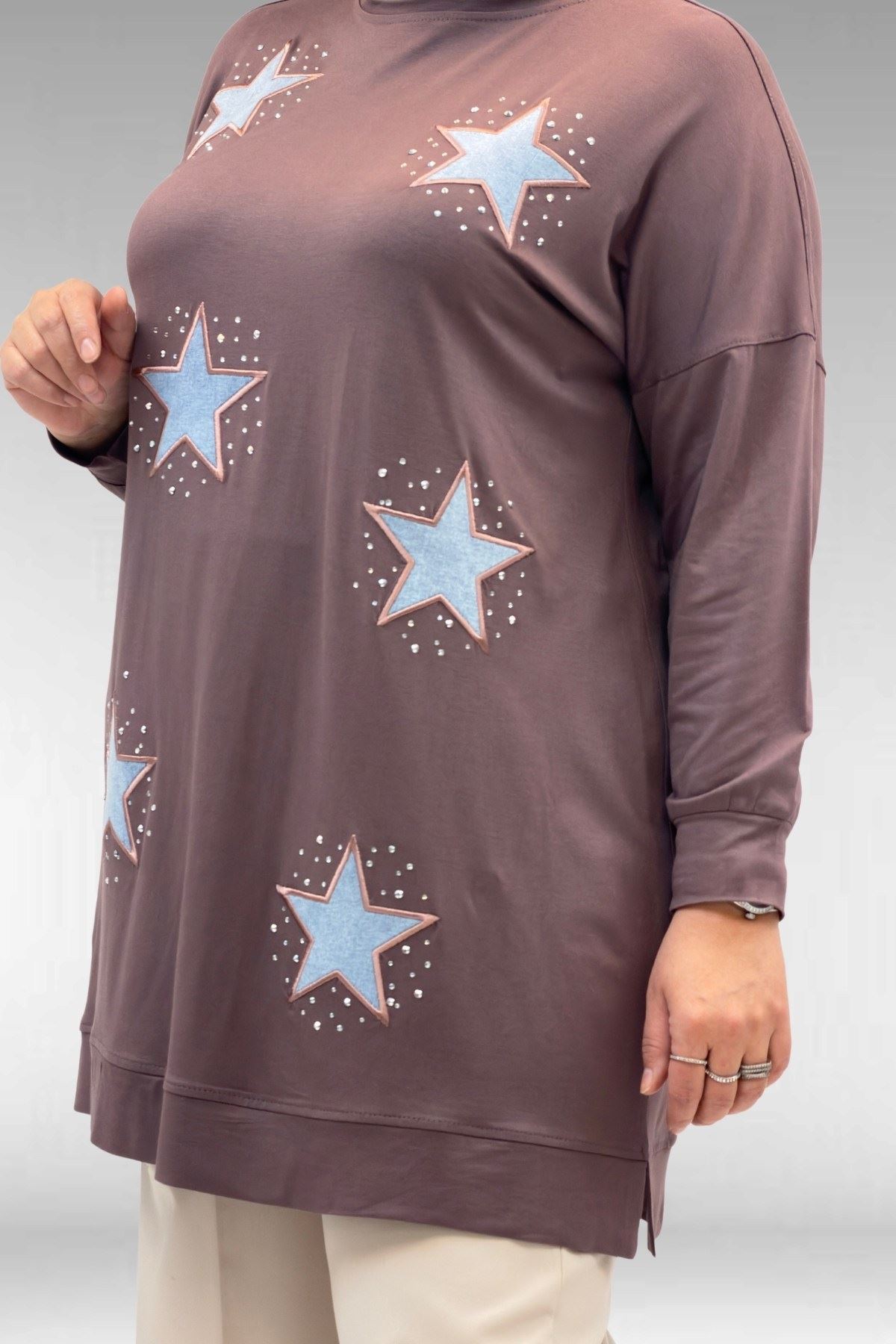 58013 Büyük Beden Önü Yıldız Ve Taş Detaylı Penye Tunik - Vizon