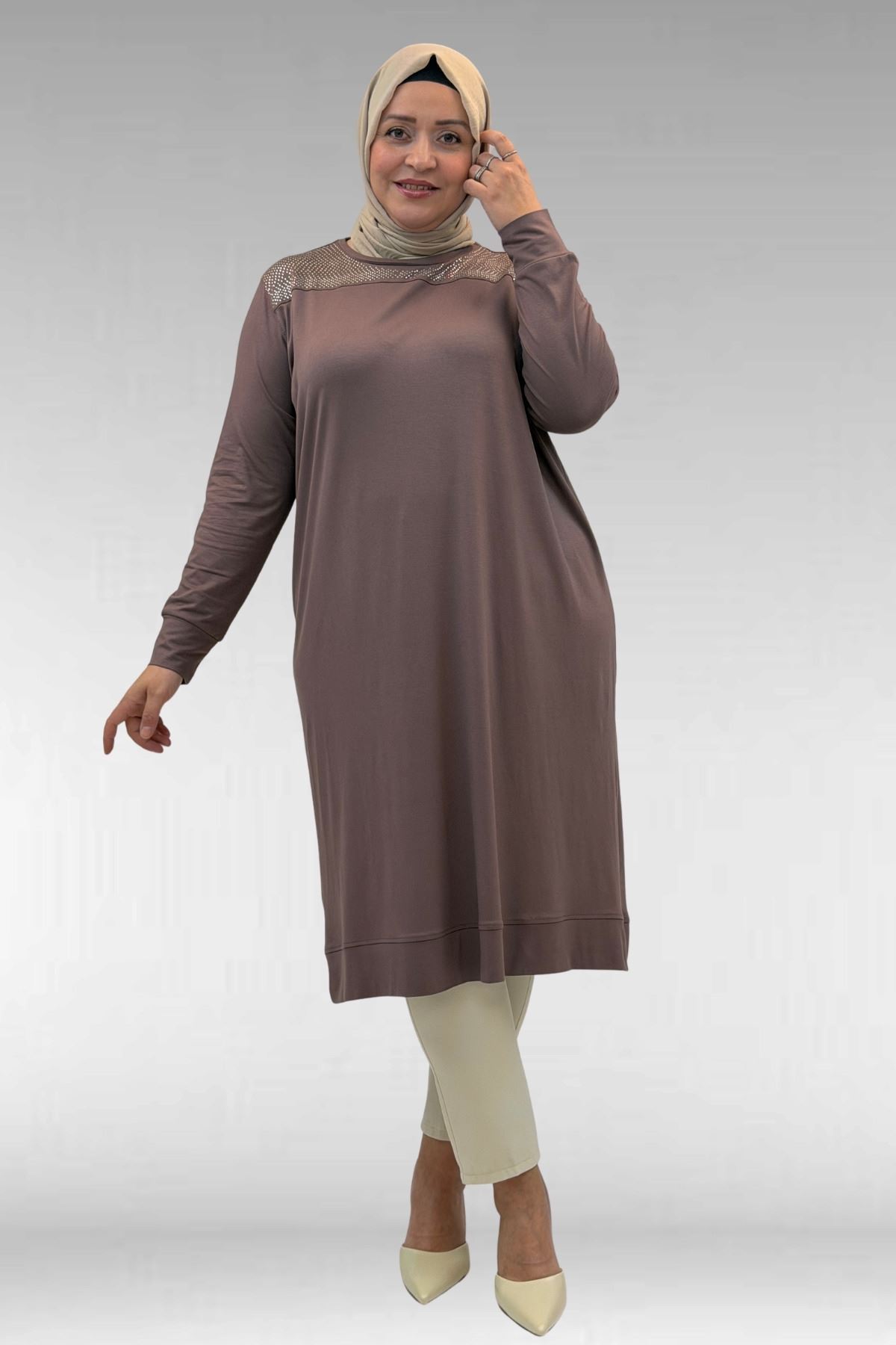 68036 Büyük Beden Önü Parçalı Taş Detaylı Penye Tunik - Vizon