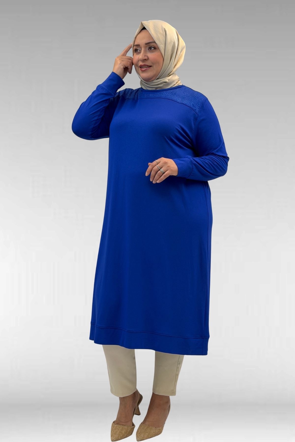 68036 Büyük Beden Önü Parçalı Taş Detaylı Penye Tunik - Saks