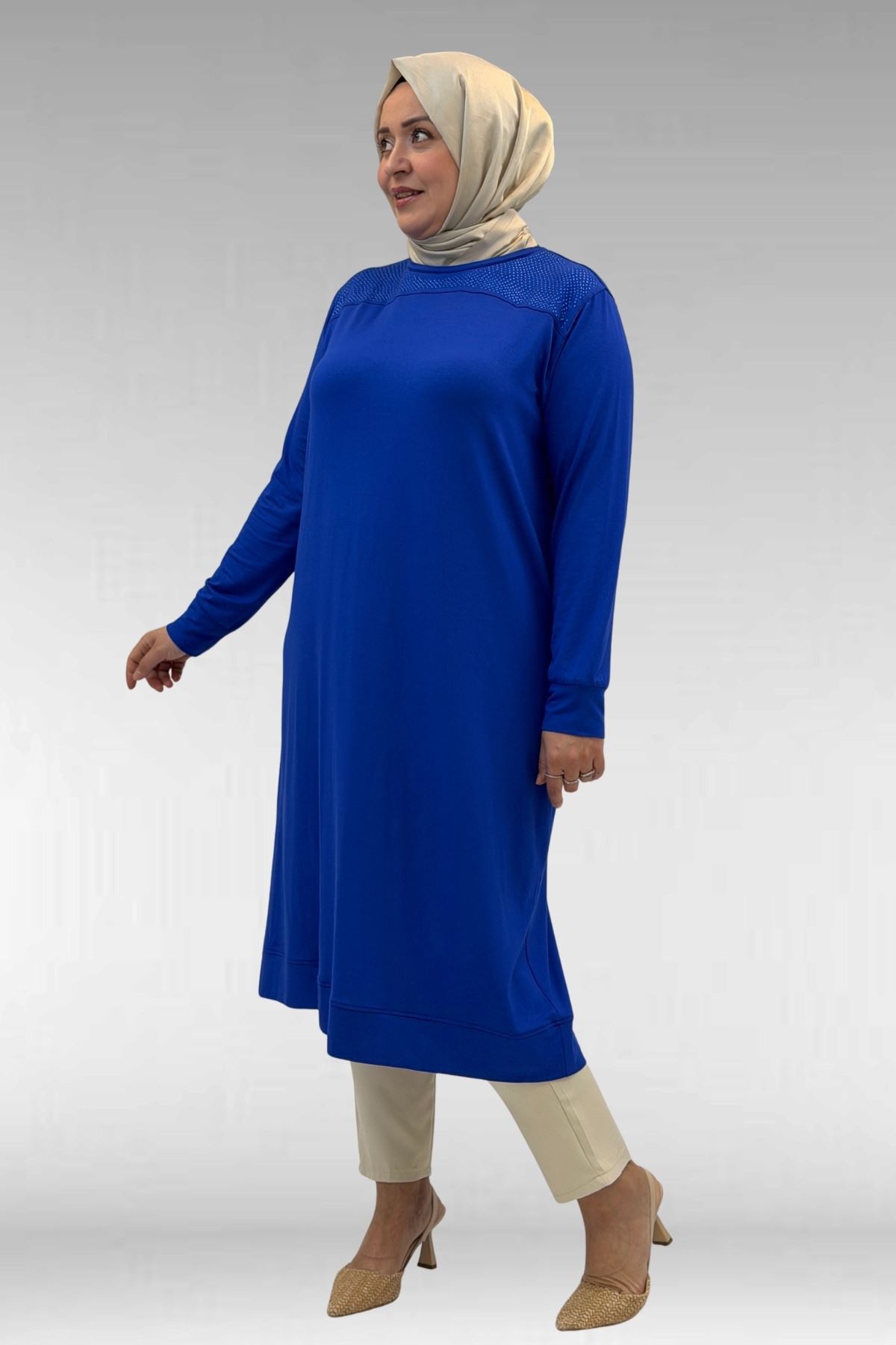 68036 Büyük Beden Önü Parçalı Taş Detaylı Penye Tunik - Saks