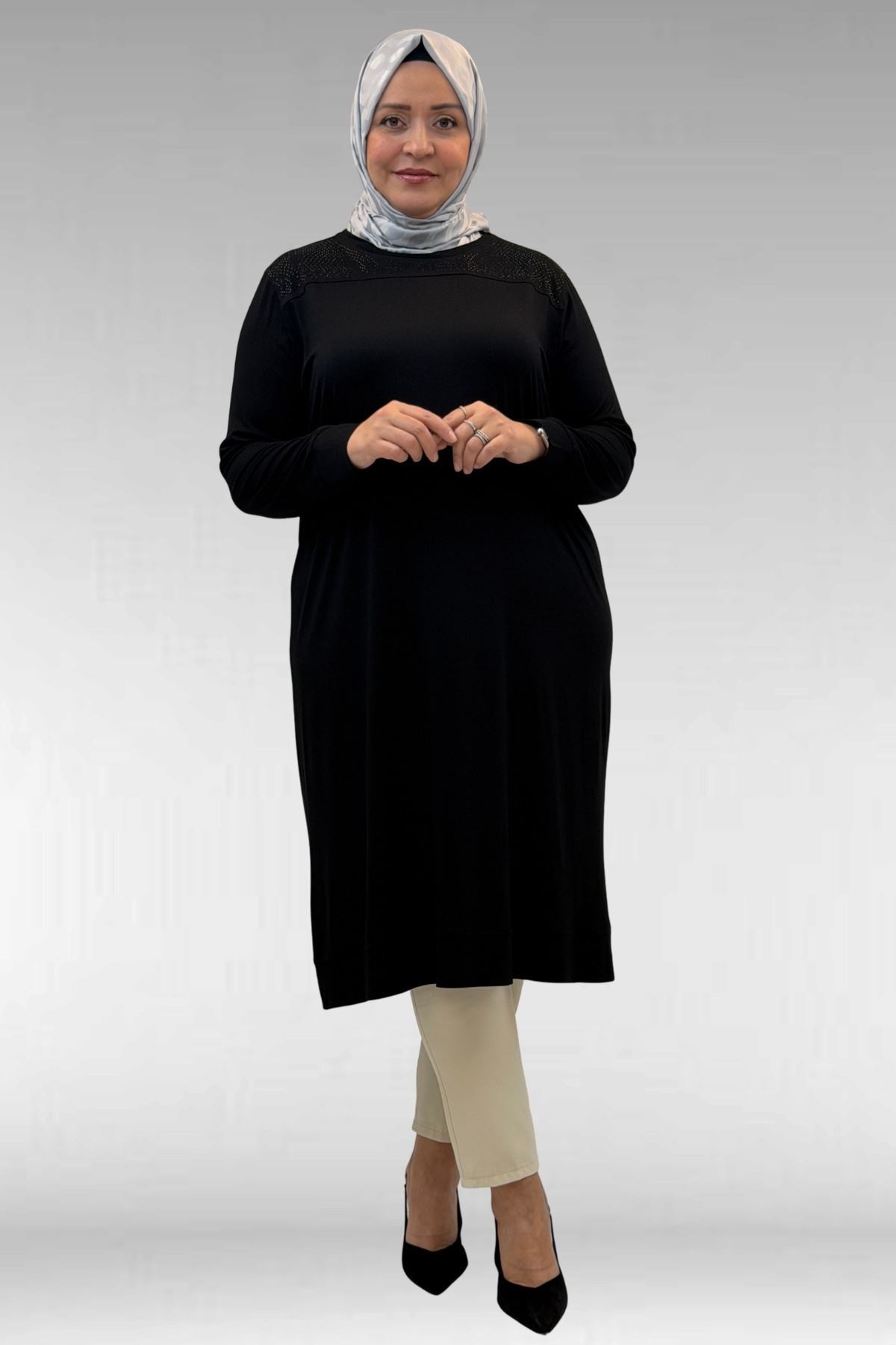 68036 Büyük Beden Önü Parçalı Taş Detaylı Penye Tunik - Siyah