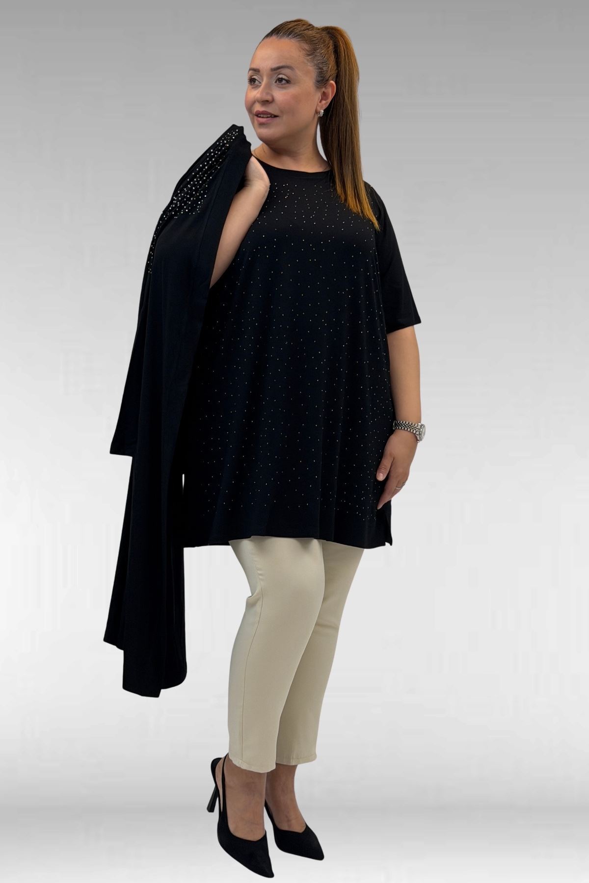 68501 Büyük Beden Yakası Biyeli Önü Taşlı Penye Tişört - Siyah