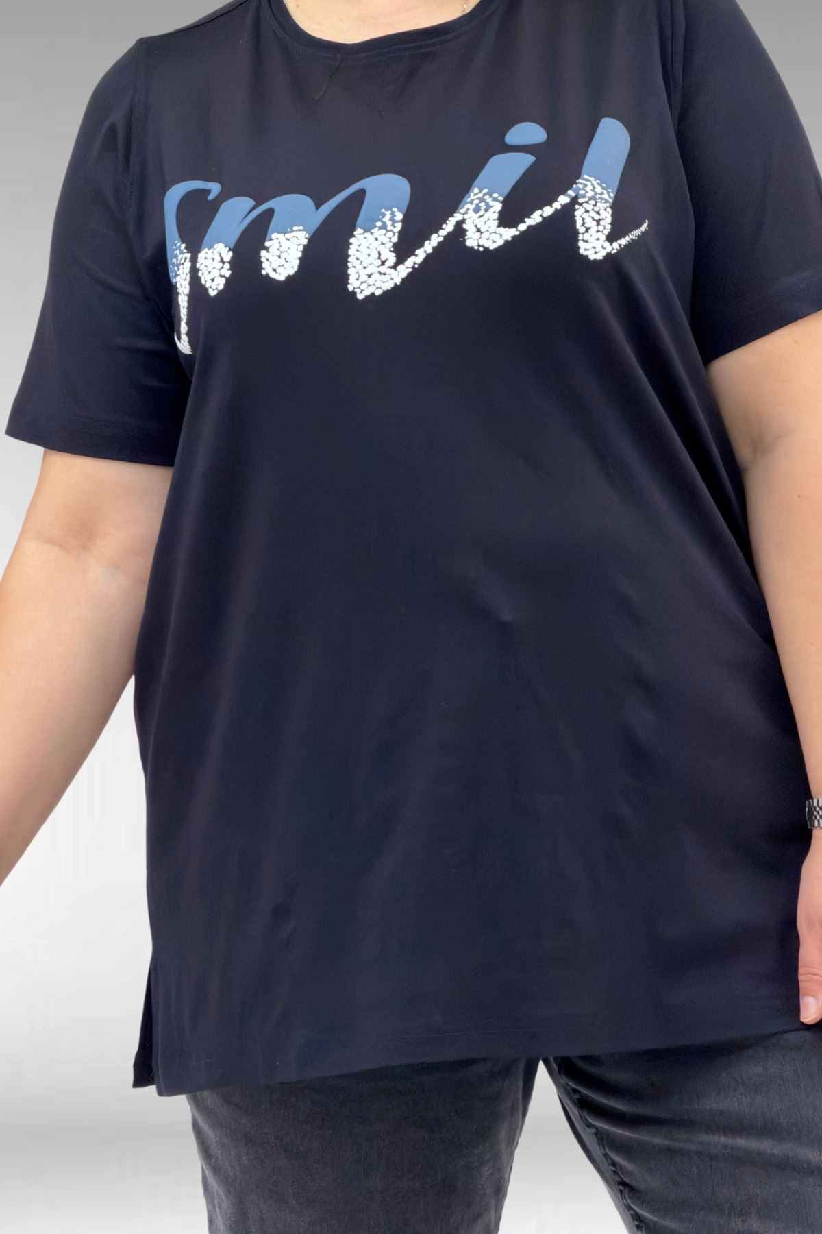 68503 Büyük Beden Yakası Biyeli Baskılı Penye Tişört - Siyah