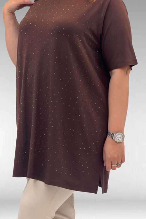 68501 Büyük Beden Yakası Biyeli Önü Taşlı Penye Tişört - Kahve