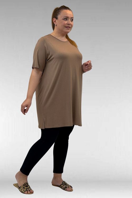 68501 Büyük Beden Yakası Biyeli Önü Taşlı Penye Tişört - Vizon